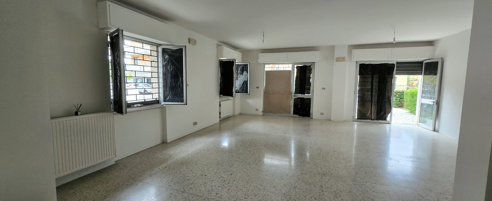 11 Locale commerciale in vendita a San Nicolò a Tordino – Posizione centralissima