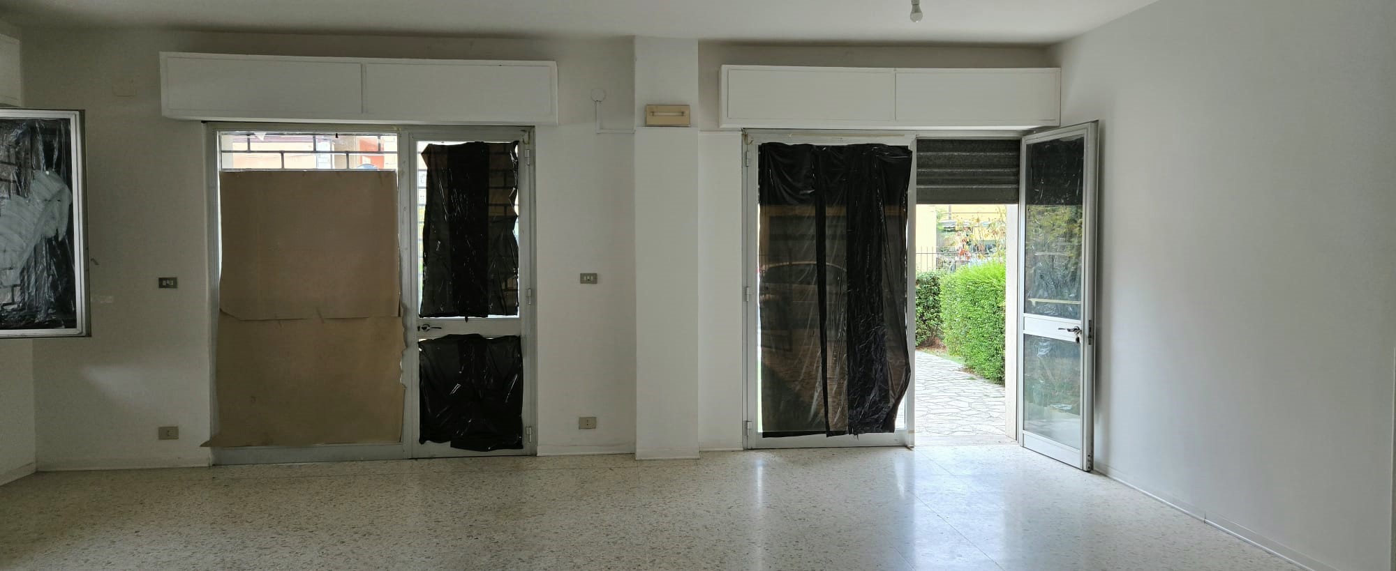 13 Locale commerciale in vendita a San Nicolò a Tordino – Posizione centralissima