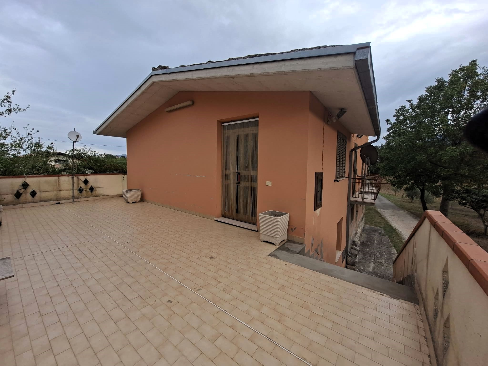 16 Casa semi-indipendente con terrazza e camino in vendita a Colledara