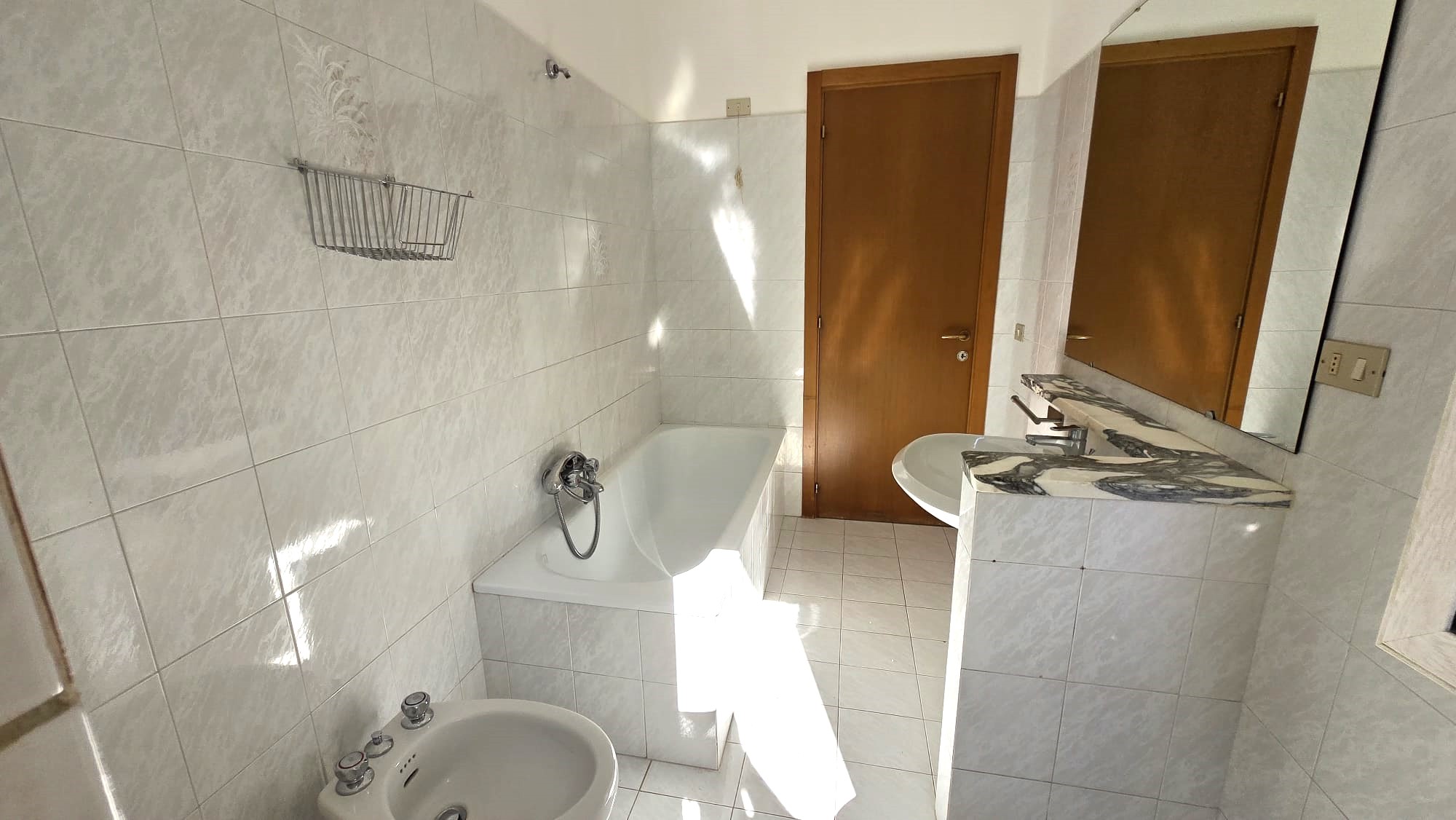 19 Appartamento con ampio terrazzo e giardino in vendita a San Nicolò a Tordino