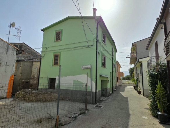 Casa in vendita nel borgo di Piancarani