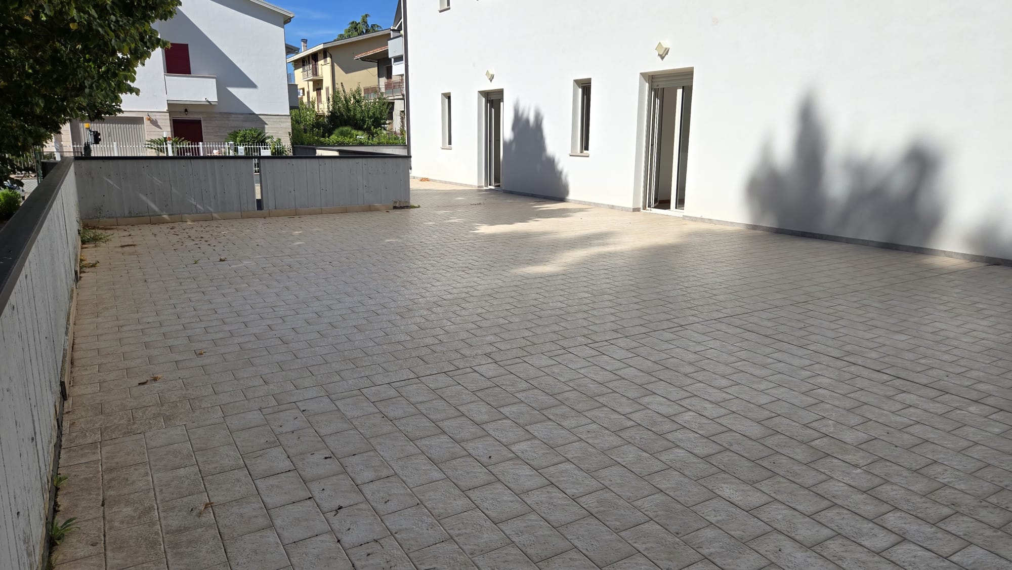 26 Appartamento con ampio terrazzo e giardino in vendita a San Nicolò a Tordino