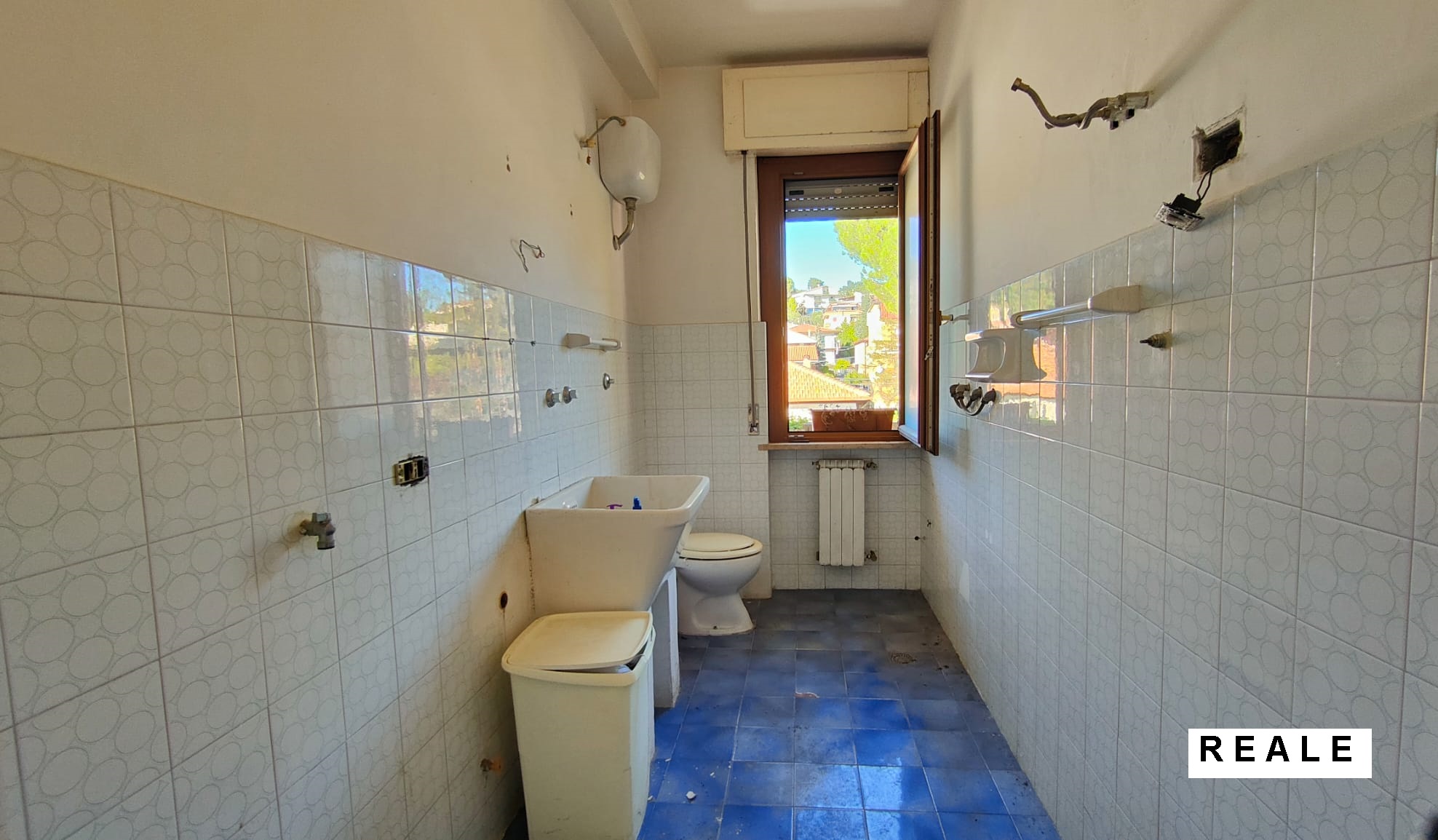 28 Appartamento tre camere con terrazzo in vendita a Bellante Stazione