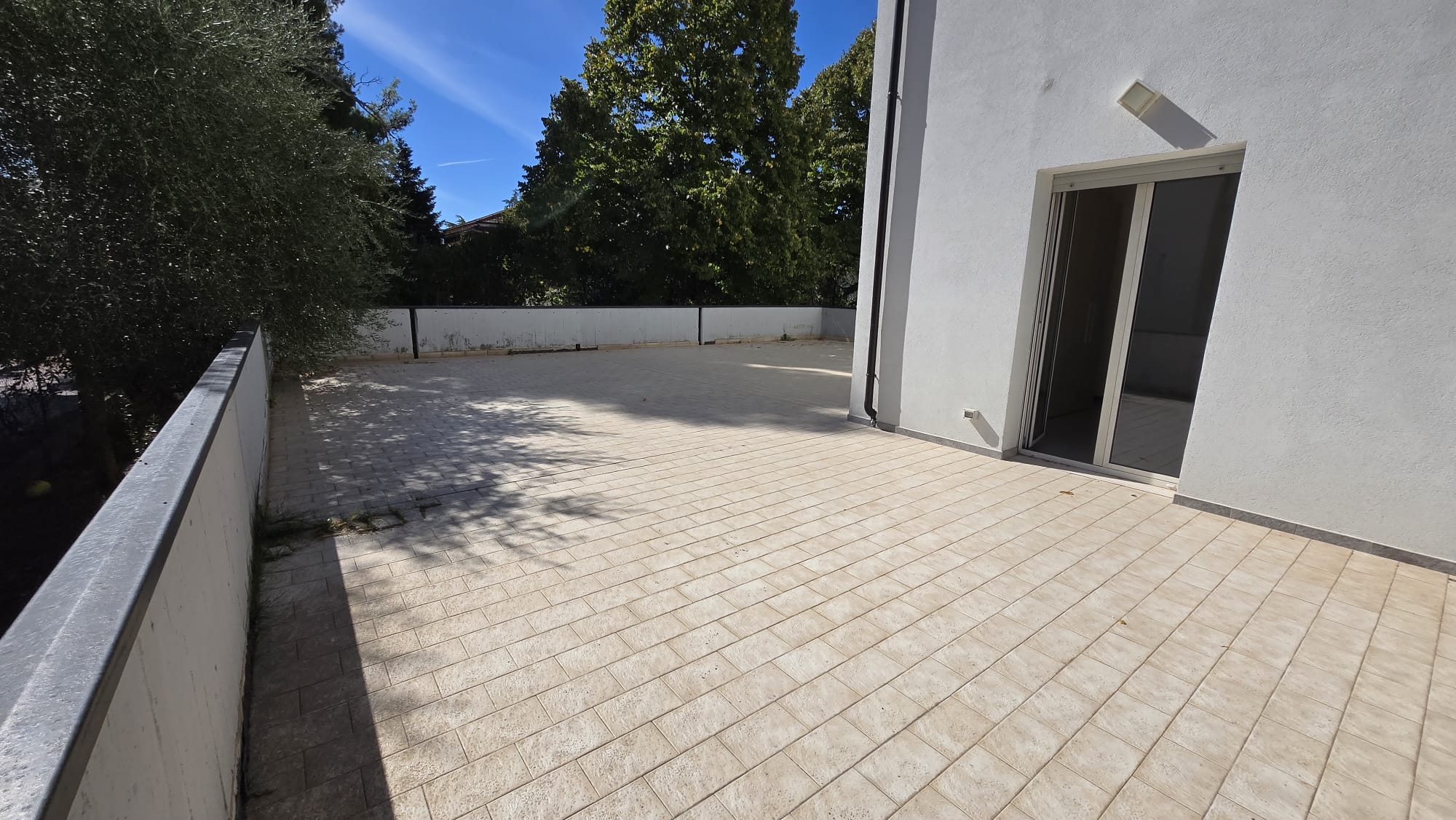 28 Appartamento con ampio terrazzo e giardino in vendita a San Nicolò a Tordino