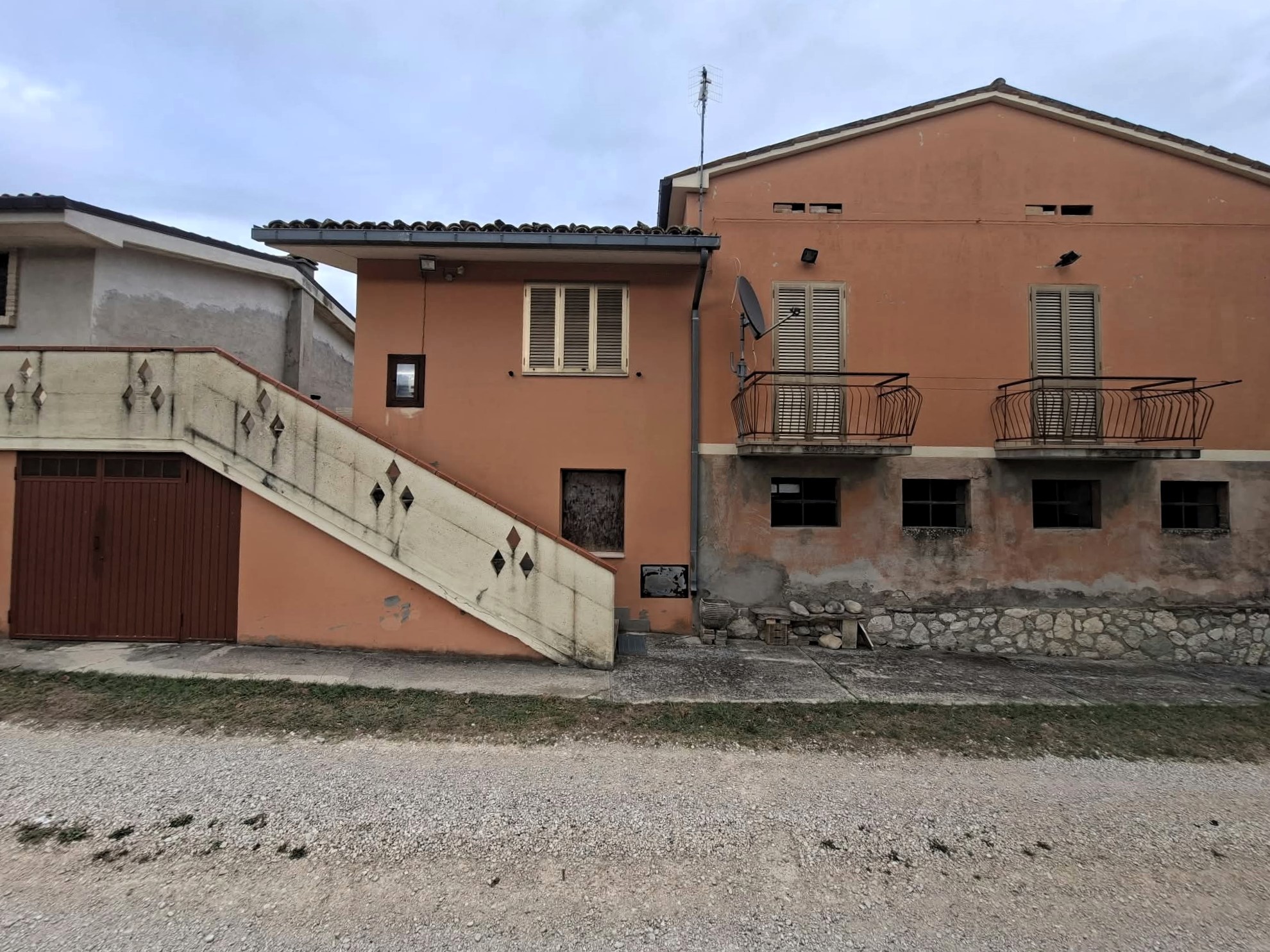 30 Casa semi-indipendente con terrazza e camino in vendita a Colledara