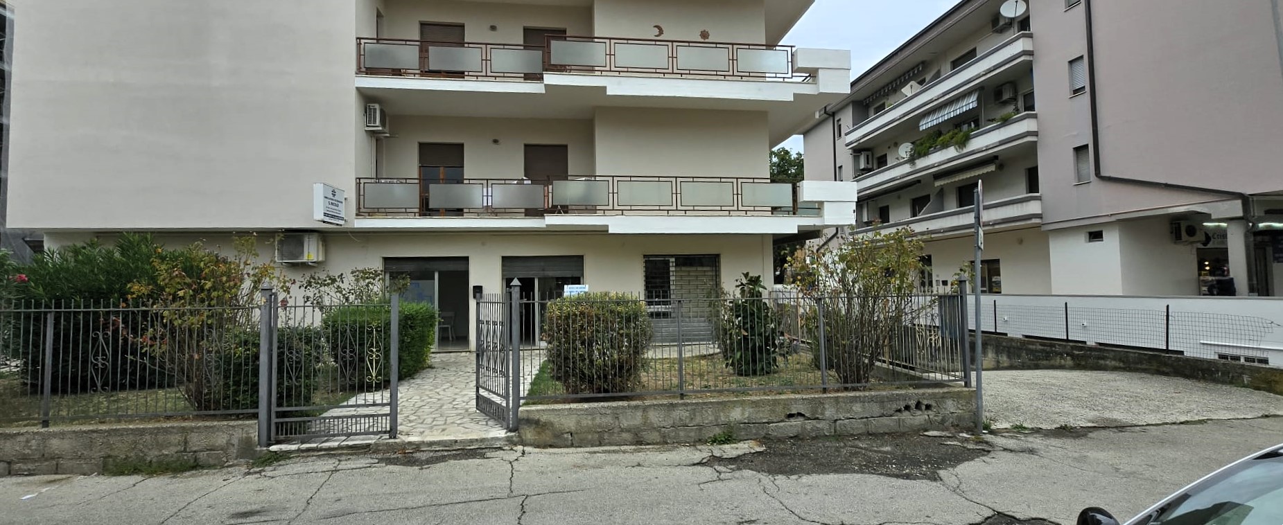 6 Locale commerciale in vendita a San Nicolò a Tordino – Posizione centralissima