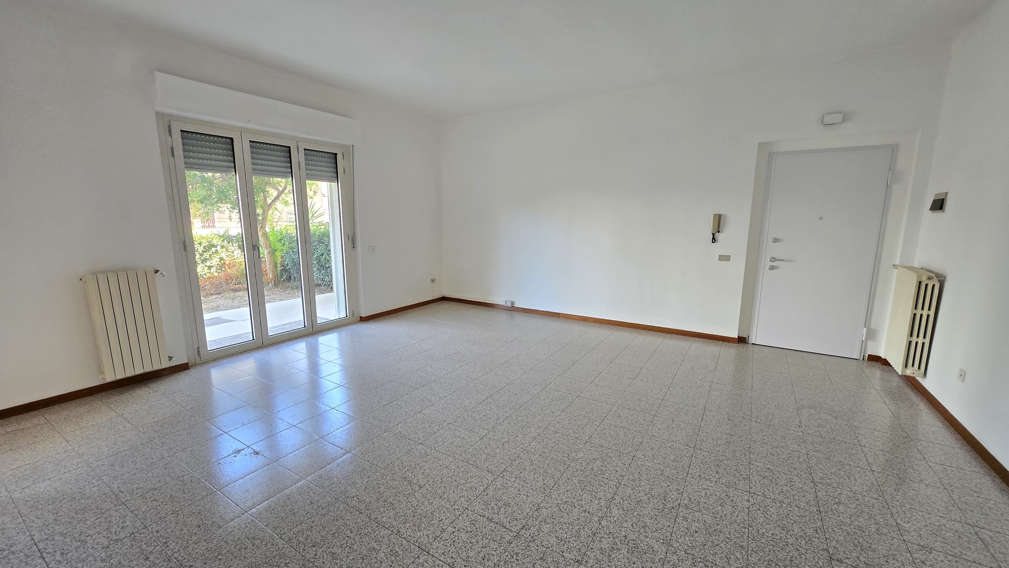 8 Appartamento con ampio terrazzo e giardino in vendita a San Nicolò a Tordino
